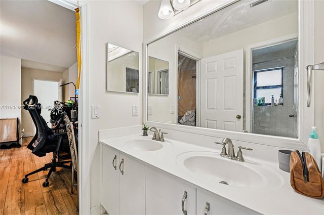 700 Verona Ct, Weston, FL 33326