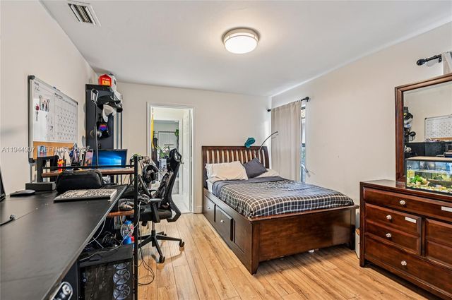 700 Verona Ct, Weston, FL 33326