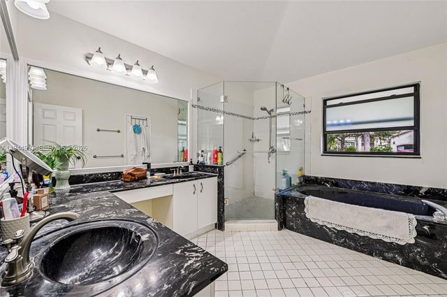 700 Verona Ct, Weston, FL 33326