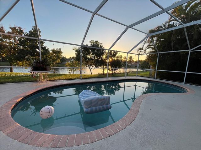 700 Verona Ct, Weston, FL 33326