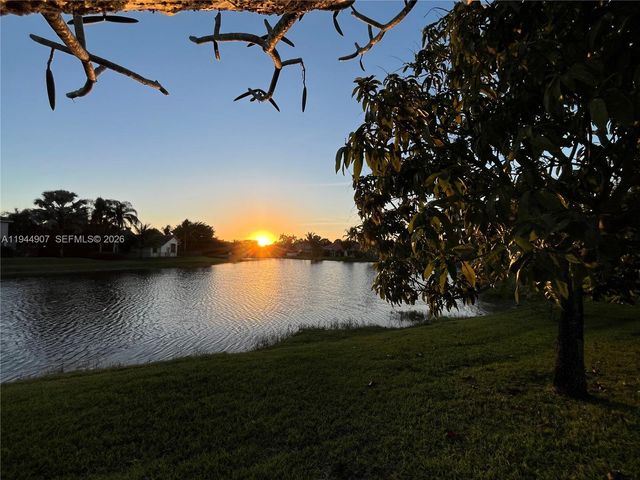 700 Verona Ct, Weston, FL 33326