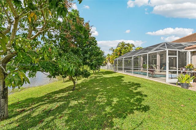 700 Verona Ct, Weston, FL 33326