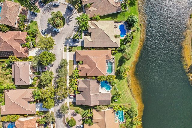 700 Verona Ct, Weston, FL 33326