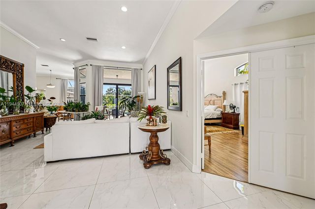 700 Verona Ct, Weston, FL 33326