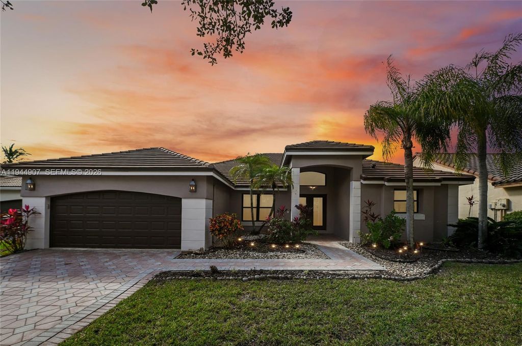 700 Verona Ct, Weston, FL 33326