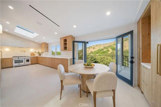 3636 Camino De La Cumbre, Sherman Oaks, CA 91423