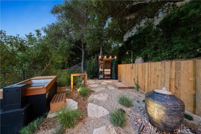 3636 Camino De La Cumbre, Sherman Oaks, CA 91423