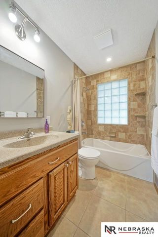 5411 Knox Street, Lincoln, NE 68504