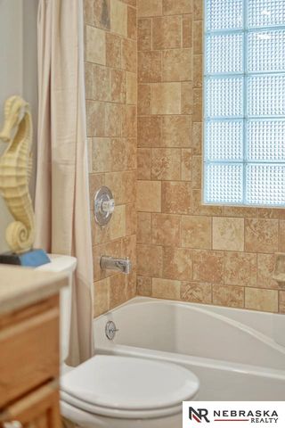 5411 Knox Street, Lincoln, NE 68504