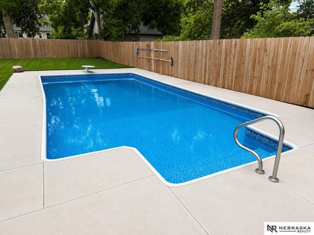 5411 Knox Street, Lincoln, NE 68504