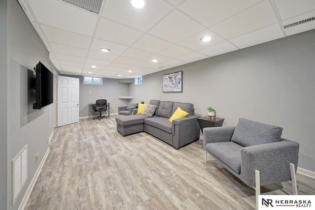 5411 Knox Street, Lincoln, NE 68504