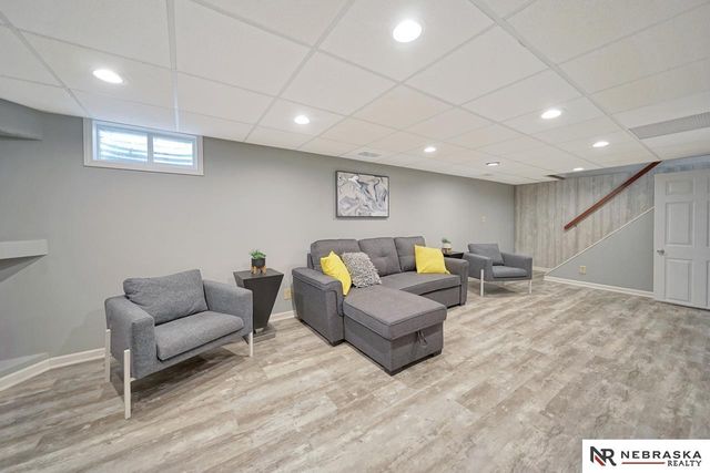 5411 Knox Street, Lincoln, NE 68504