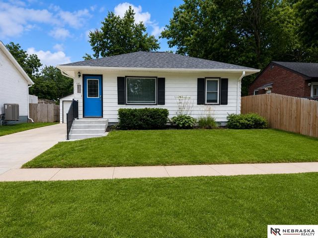 5411 Knox Street, Lincoln, NE 68504