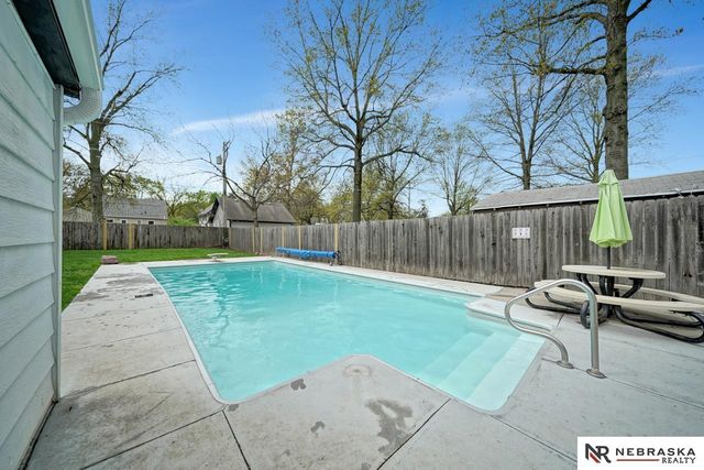 5411 Knox Street, Lincoln, NE 68504