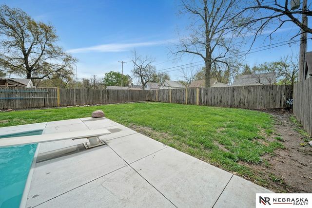 5411 Knox Street, Lincoln, NE 68504