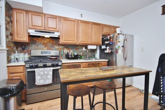 423 Parkview Avenue, Yonkers, NY 10710