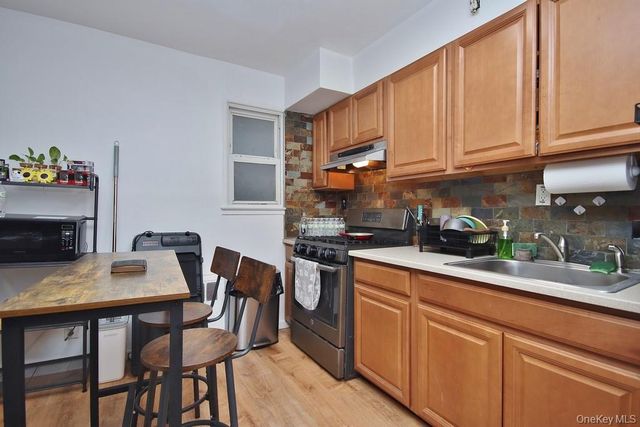 423 Parkview Avenue, Yonkers, NY 10710