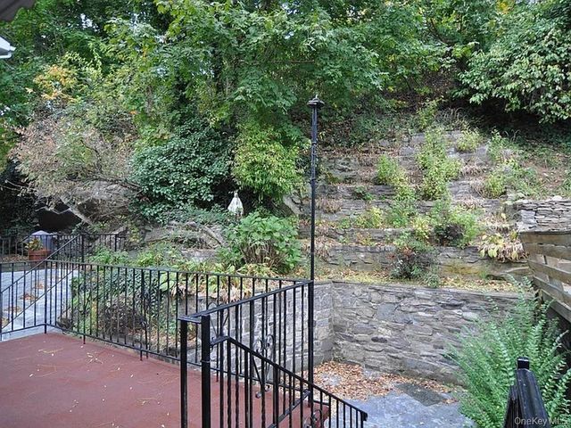 423 Parkview Avenue, Yonkers, NY 10710