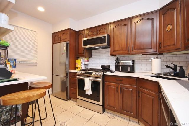 423 Parkview Avenue, Yonkers, NY 10710