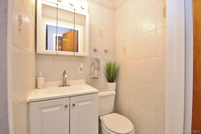 423 Parkview Avenue, Yonkers, NY 10710