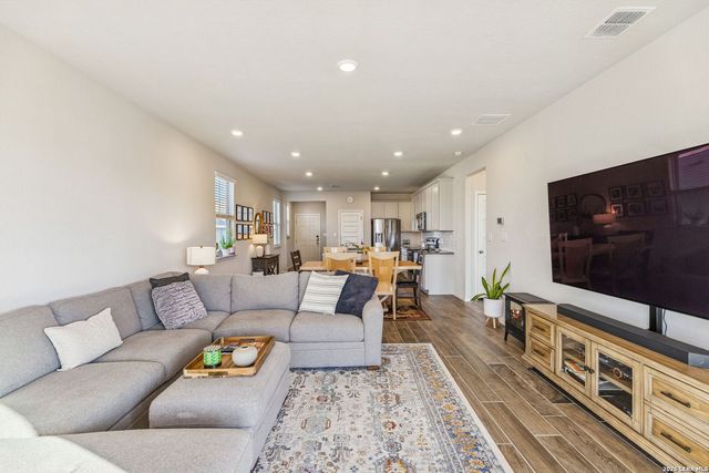 4303 Brigade Bend, Converse, TX 78109