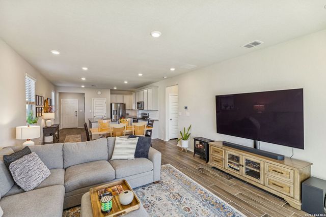 4303 Brigade Bend, Converse, TX 78109