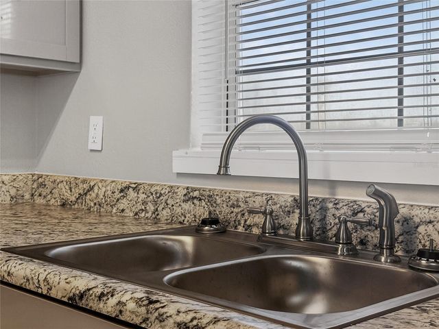 510 N BARROW AVENUE, Tavares, FL 32778