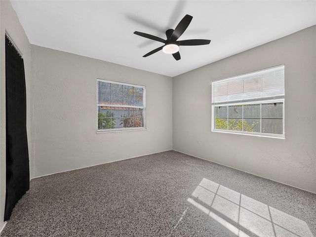 510 N BARROW AVENUE, Tavares, FL 32778