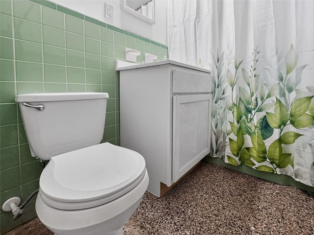 510 N BARROW AVENUE, Tavares, FL 32778