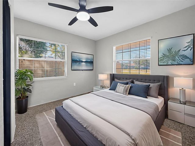 510 N BARROW AVENUE, Tavares, FL 32778