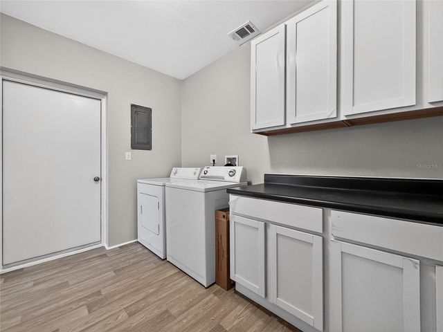 510 N BARROW AVENUE, Tavares, FL 32778