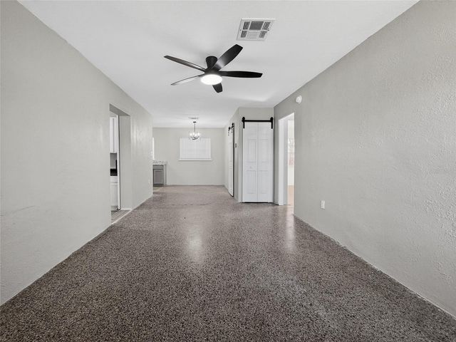 510 N BARROW AVENUE, Tavares, FL 32778