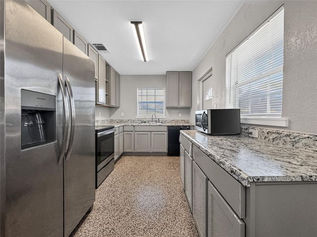 510 N BARROW AVENUE, Tavares, FL 32778