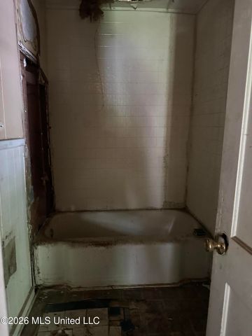 2874 Greenwood Avenue, Jackson, MS 39212
