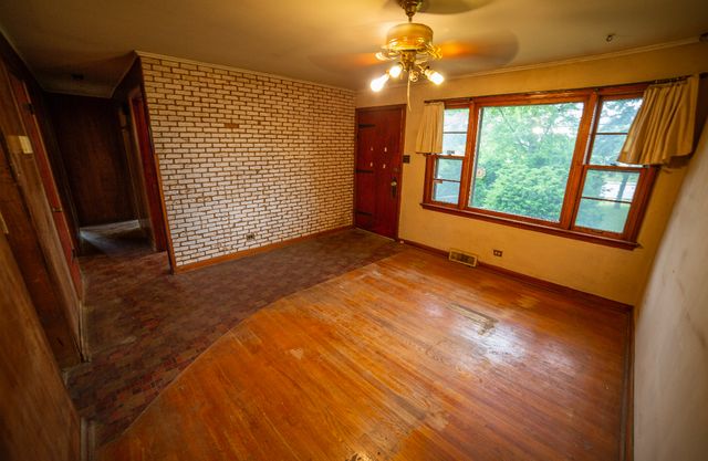 8919 W 95th Street, Palos Hills, IL 60465