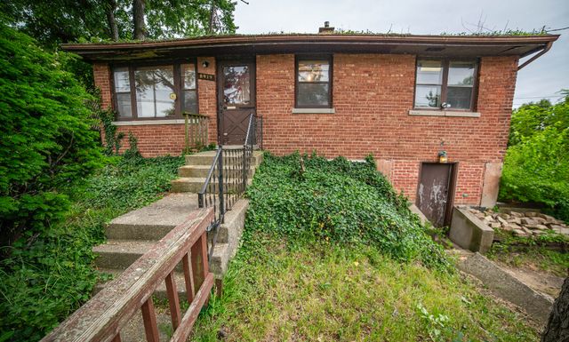 8919 W 95th Street, Palos Hills, IL 60465