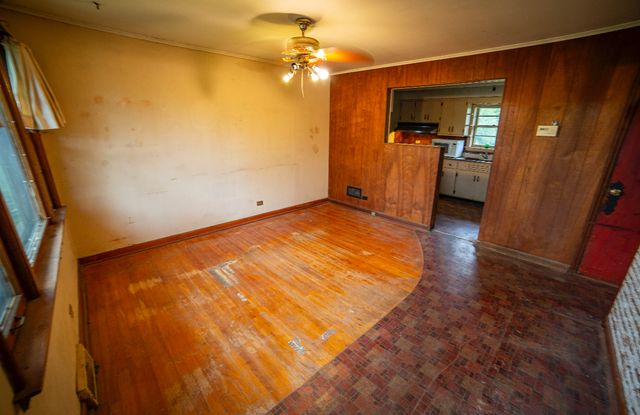 8919 W 95th Street, Palos Hills, IL 60465