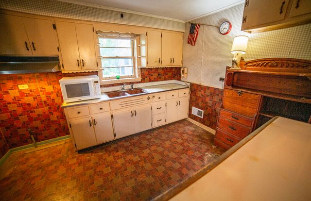 8919 W 95th Street, Palos Hills, IL 60465