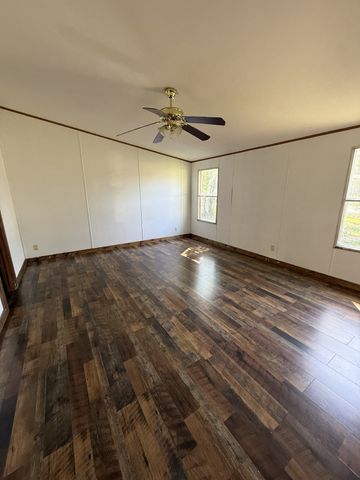 469 Browns Rd, Lafayette, TN 37083