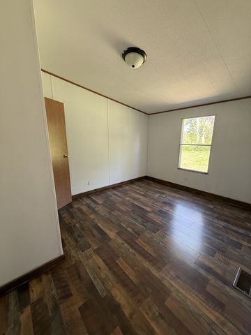 469 Browns Rd, Lafayette, TN 37083