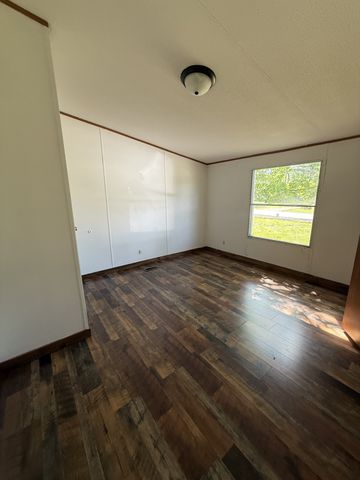 469 Browns Rd, Lafayette, TN 37083