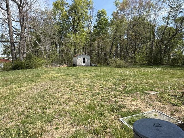 469 Browns Rd, Lafayette, TN 37083
