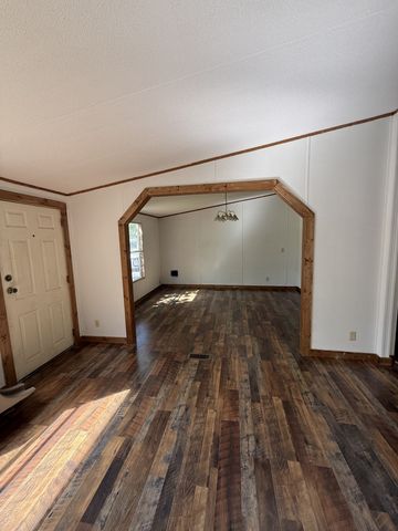 469 Browns Rd, Lafayette, TN 37083
