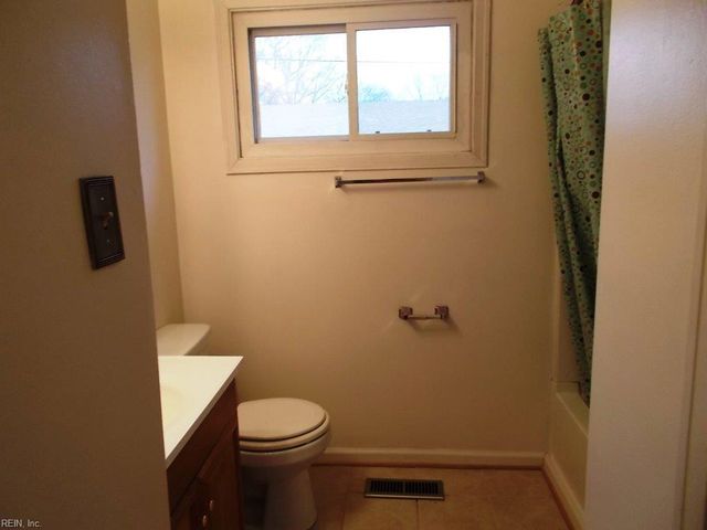 902 W Russell CT, Newport News, VA 23605