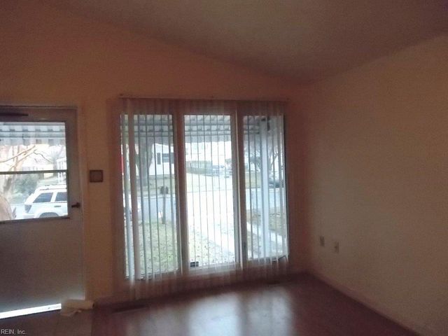 902 W Russell CT, Newport News, VA 23605