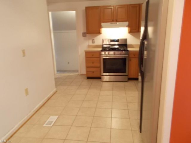 902 W Russell CT, Newport News, VA 23605