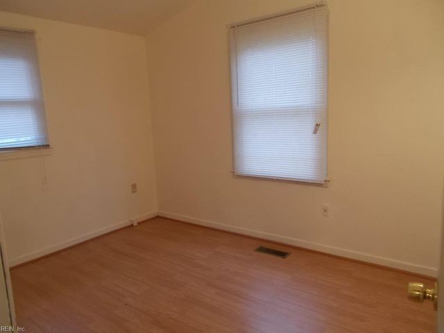 902 W Russell CT, Newport News, VA 23605