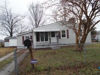 902 W Russell CT, Newport News, VA 23605