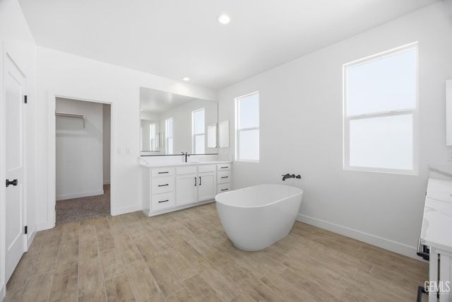 7108 Wintersweet Drive, Bakersfield, CA 93312