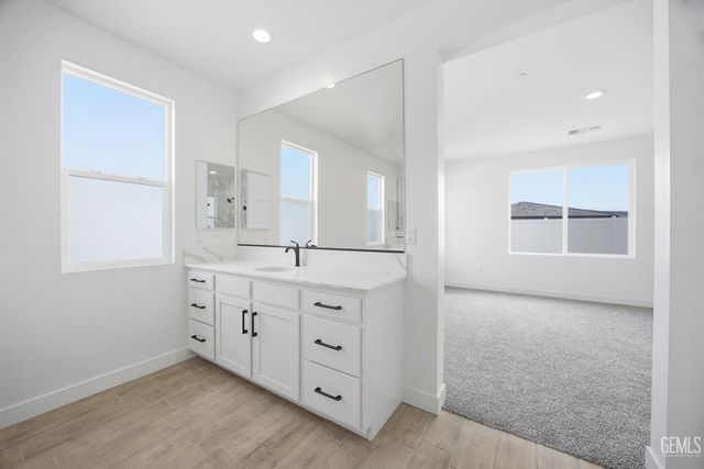 7108 Wintersweet Drive, Bakersfield, CA 93312